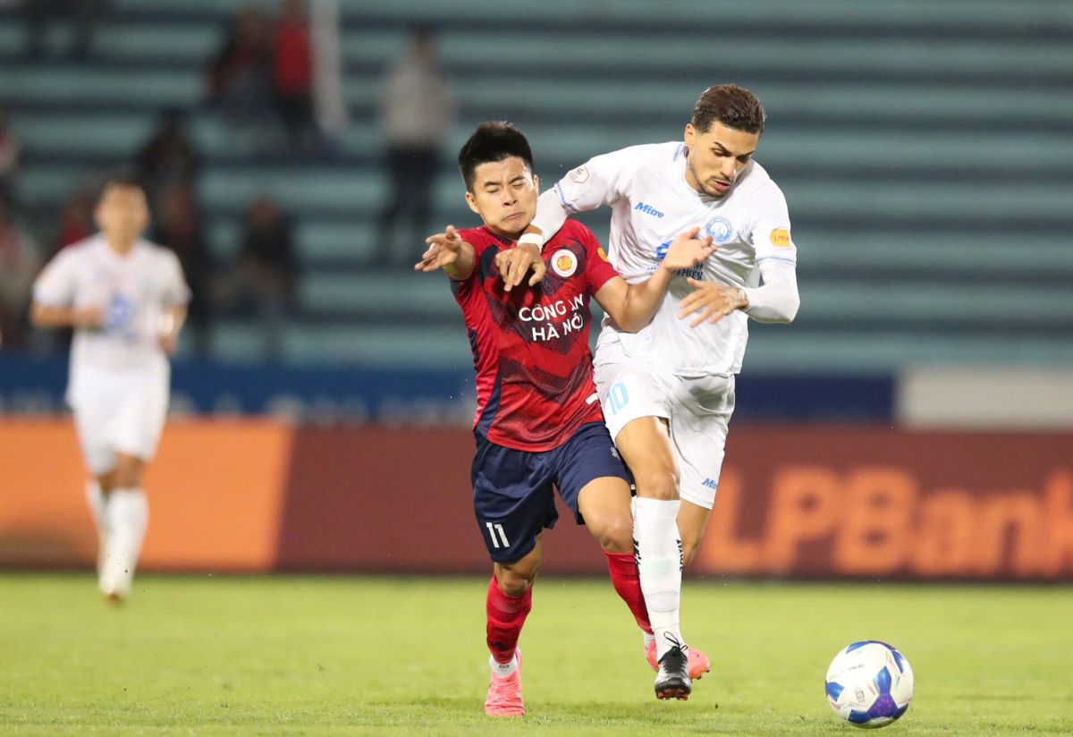 The match between Hanoi Police vs Nam Dinh created the most notable match of round 16 of V.League. Photo: VPF