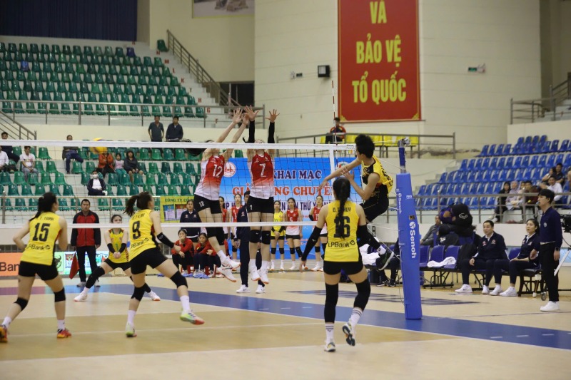 The final round of the group stage of the Hoa Lu Cup 2025 volleyball tournament will take place on March 6. Photo: Hoang Hue