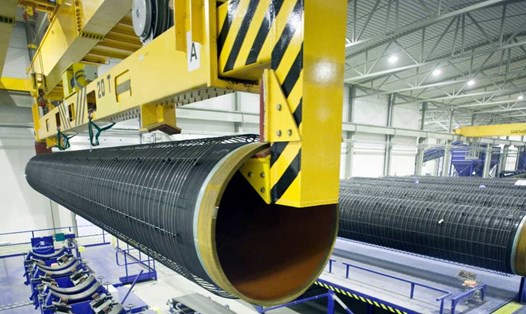 Sản xuất đường ống dẫn khí cho Nord Stream 2. Ảnh: Gazprom