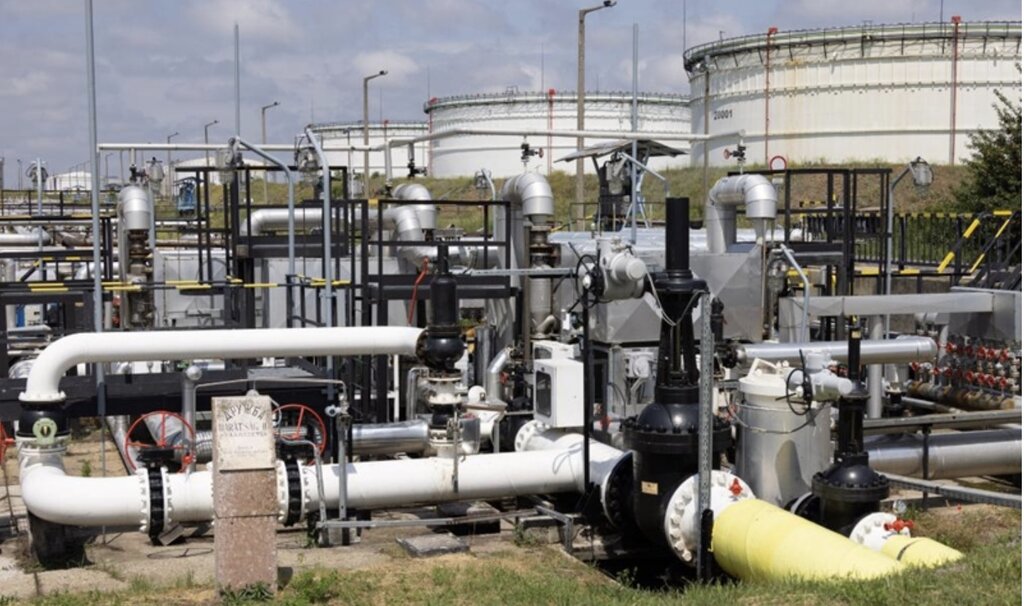 The Druzhba oil pipeline is the largest route to supply Russian oil to Europe. Illustrative photo: Xinhua