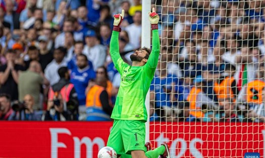 Alisson Becker là người hùng của Liverpool ở trận thắng PSG 1-0 trên sân khách. Ảnh: Xinhua