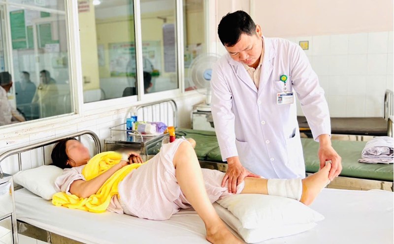 The patient was examined by a doctor after surgery. Photo: BVCC