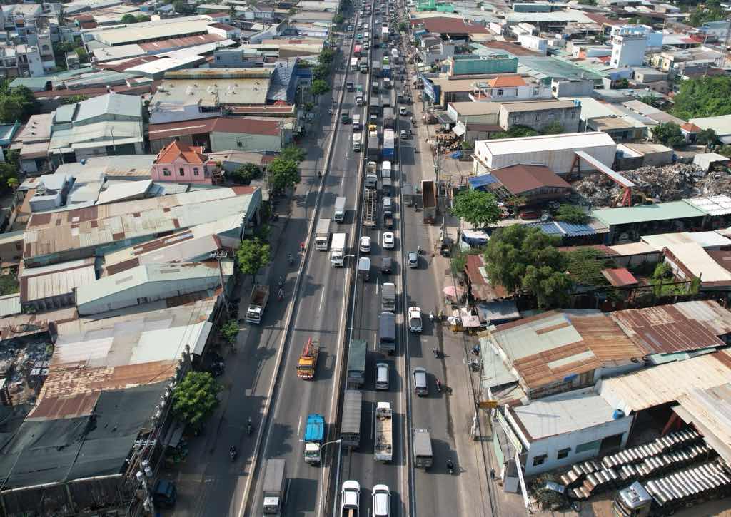 Vu tai nan lam un tac keo dai gan 10 km, anh huong den cac phuong tien khi tham gia giao thong qua khu vuc. Anh: Dong Hoang.