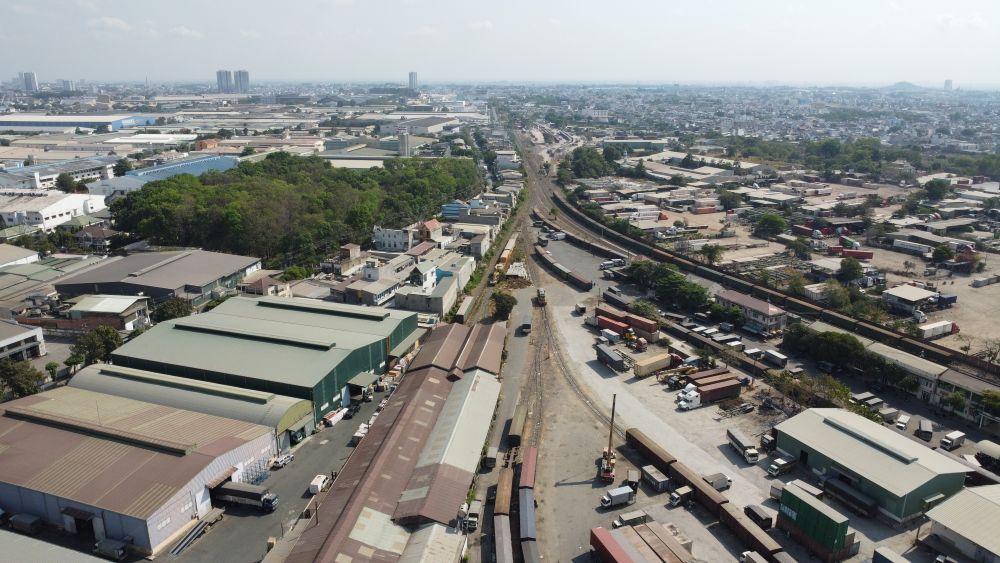 Binh Duong is researching the construction of a railway line connecting industrial parks. Photo: Dinh Trong