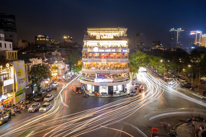 Toa nha Ham ca map nam ben Quang truong Dong Kinh Nghia Thuc (Ha Noi). Anh: Nguyen Khanh Vu Khoa