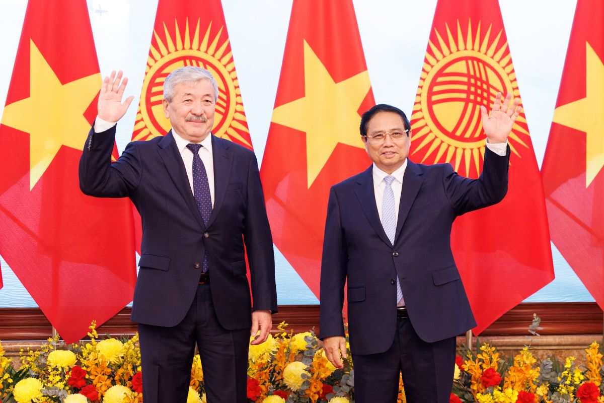 Politburo member, Prime Minister Pham Minh Chinh and Prime Minister Kyrgzystan Adylbek Kasymaliev. Photo: Hai Nguyen