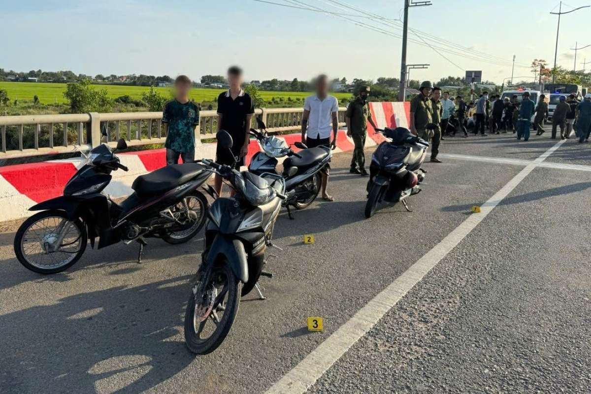 The authorities blocked off and brought the subjects to the headquarters for questioning. Photo: CACC