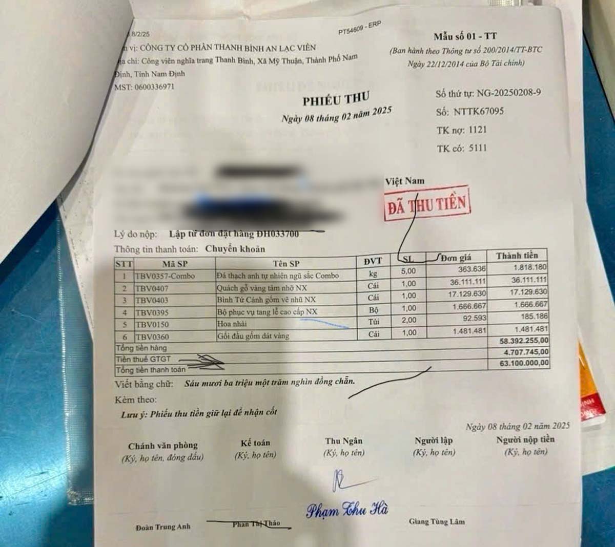Phiếu thu tiền của một gia đình mua tiểu quách kèm các phụ kiện giá 10,5 triệu đồng tại Công ty Thanh Bình (Ảnh: Người dân cung cấp).