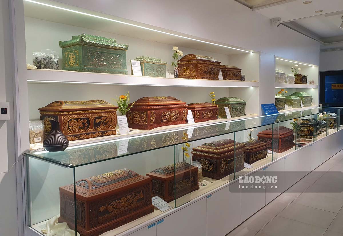 Khu vực bán tiểu, quách của Công ty Thanh Bình. Ảnh: Hà Vi