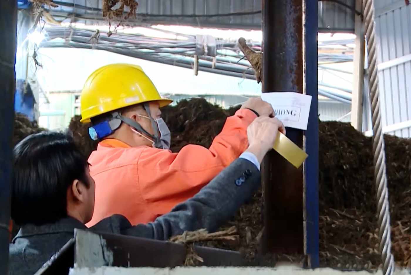 The authorities sealed the violating facilities in Phong Khe ward (Bac Ninh city). Photo: Dang Hoa