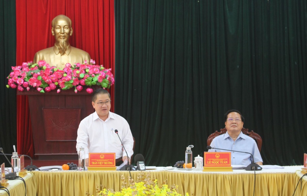 Mr. Tran Viet Truong - Vice Chairman of the Central Committee of the Vietnam Fatherland Front, Deputy Head of the Standing Committee of the 22.22 Inspection Team of the Politburo - acknowledged the working content with Kon Tum province. Photo: Kontum.gov.vn