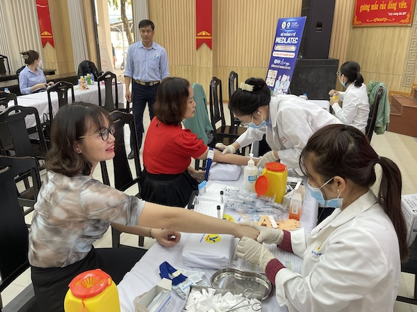 Free cancer screening and examination program for female union officials in Lien Chieu District, Da Nang City. Photo: Tra Quang