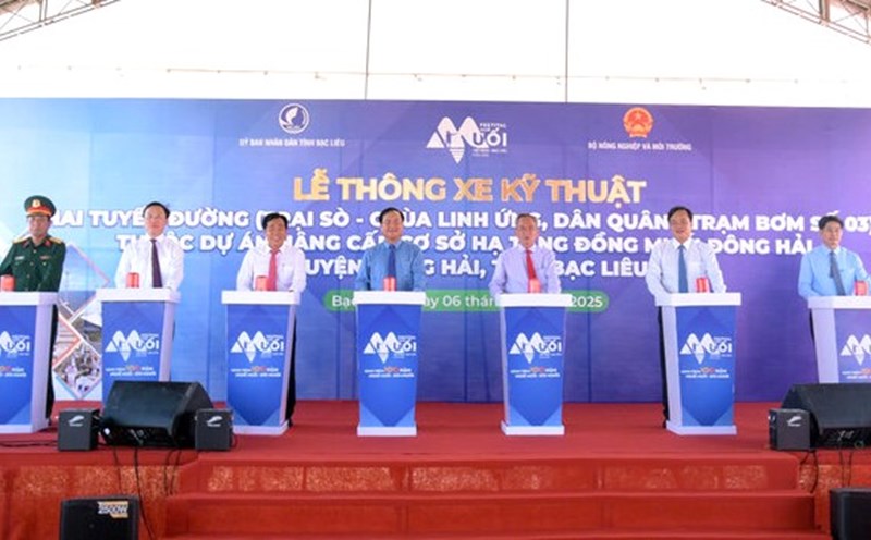 Officially open the technical traffic of two routes under the Dong Hai and Bac Lieu Salt Concrete Infrastructure Project. Photo: Nhat Ho