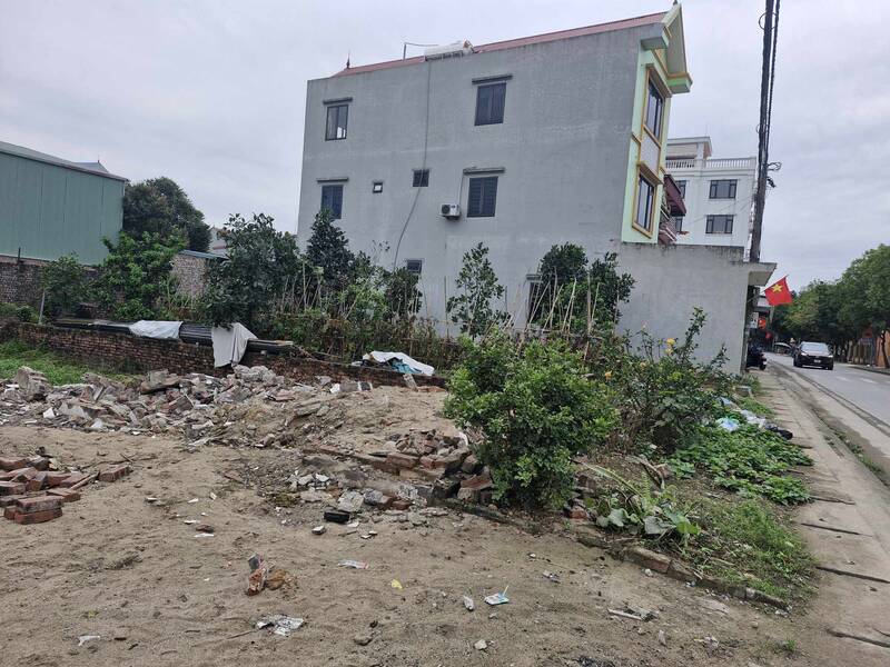 The land segment in suburban districts of Hanoi is of interest to many investors. Photo: Thu Giang