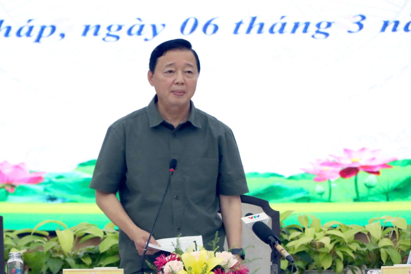 Pho Thu tuong Tran Hong Ha the hien quyet tam de nghi cac bo, nganh, dia phuong cuong quyet loai bo nha thau vi pham. Anh: Cong thong tin dien tu Dong Thap