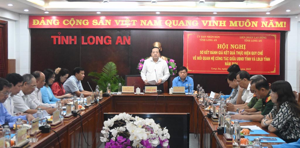Mr. Nguyen Minh Lam - Vice Chairman of Long An Provincial People's Committee - spoke at the conference. Photo: Thanh Nhan