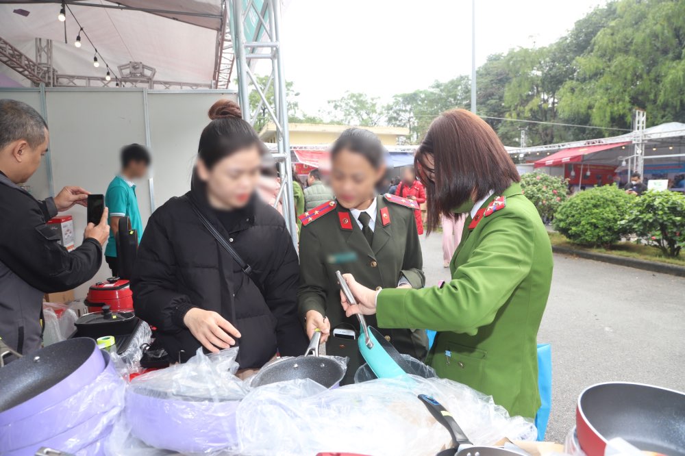 The Ministry of Public Security has responded to readers' questions related to the position of treasurer and treasurer in the People's Public Security. Illustrative photo: Huong Nha