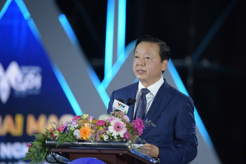 Deputy Prime Minister Tran Hong Ha spoke at the opening ceremony of the Vietnam - Bac Lieu Salt craft Festival in 2025. Photo: Nhat Ho