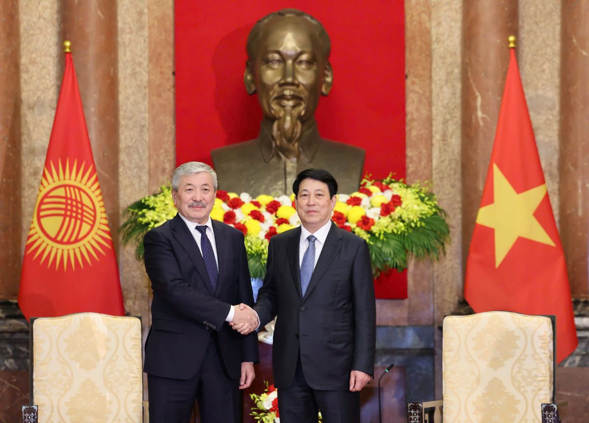 Politburo member and President Luong Cuong received Kyrgyz Prime Minister Adylbekymaliev. Photo: Hai Nguyen