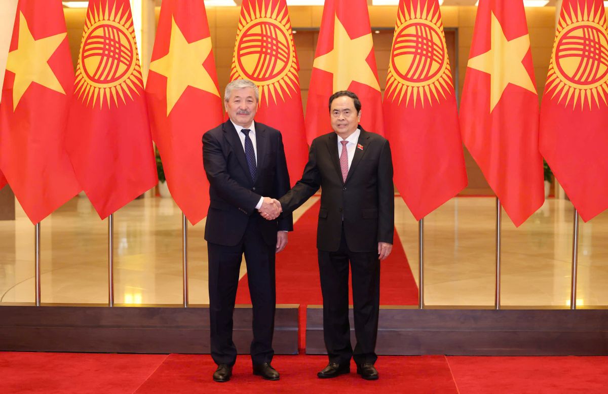 Politburo member and National Assembly Chairman Tran Thanh Man met with Kyrgyzstan Prime Minister Adylbek Kasymaliev. Photo: Hai Nguyen