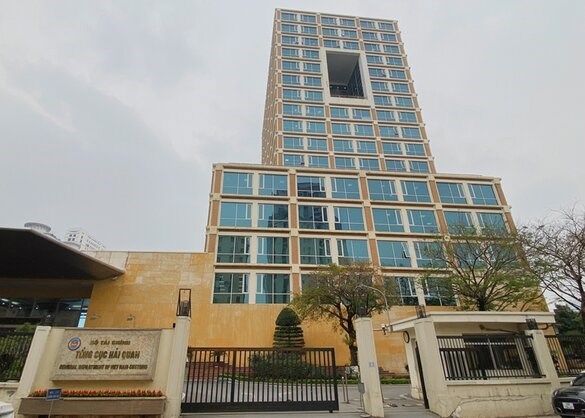 12 leaders at the Customs units were transferred and appointed to new positions. Photo: VGP.