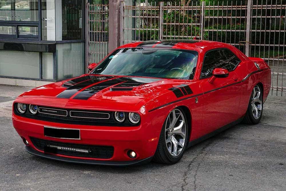 The Dodge Challenger rare car is being offered for sale for more than 2 billion VND in Vietnam. Photo: Quoc Thinh