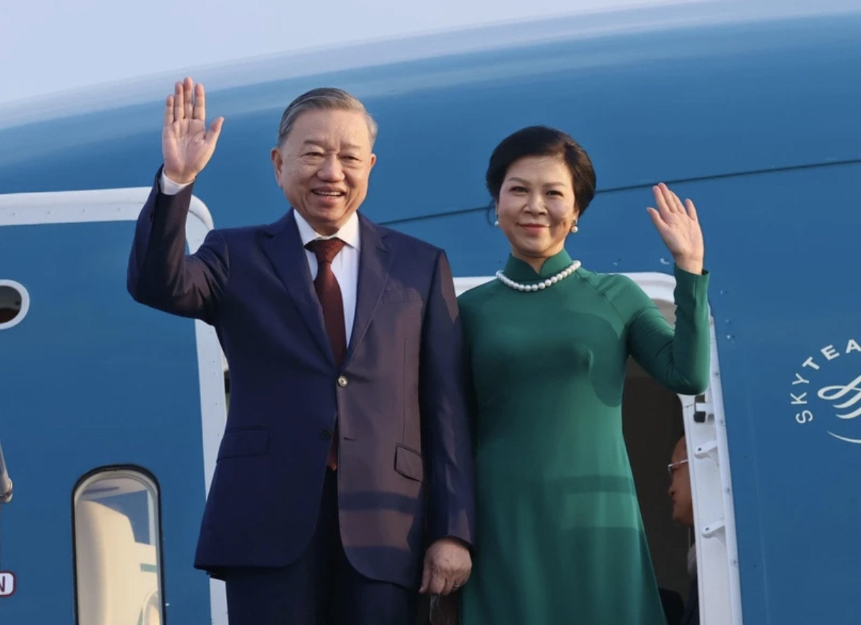 General Secretary To Lam and his wife. Photo: VNA