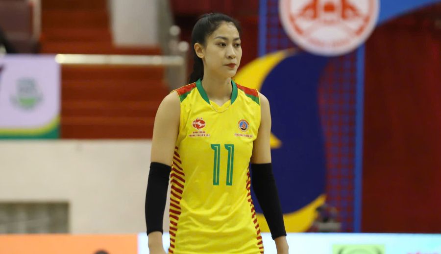 Kieu Trinh is cautious when the Information Corps meets VTV Binh Dien Long An in the semi-finals of the Hoa Lu - Binh Dien Cup 2025. Photo: Hoang Hue