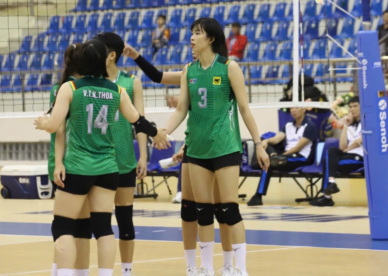 VTV Binh Dien Long An will meet the Information Corps in the semi-finals of the Hoa Lu Cup 2025 volleyball tournament. Photo: VFV