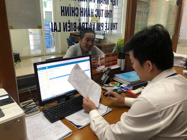 Công chức cấp xã tại Hà Nội. Ảnh: Quế Chi