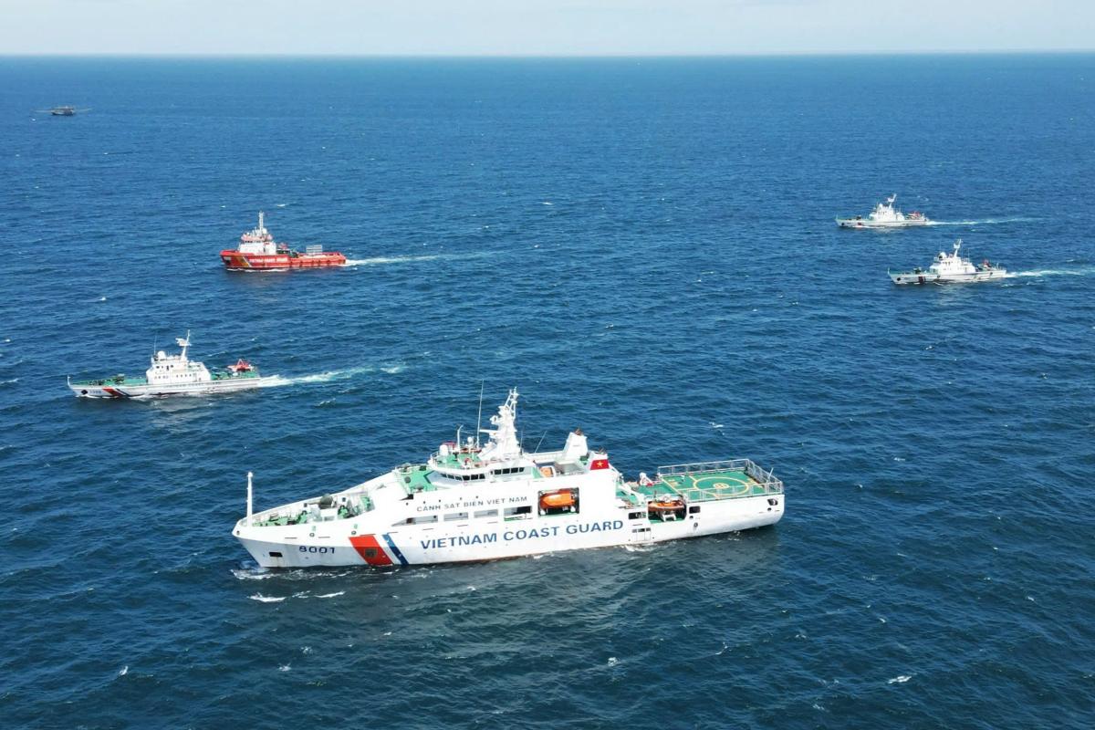 Biên đội Bộ Tư lệnh Vùng Cảnh sát biển 3 diễn tập vòng tổng hợp trên biển. Ảnh: CSB3