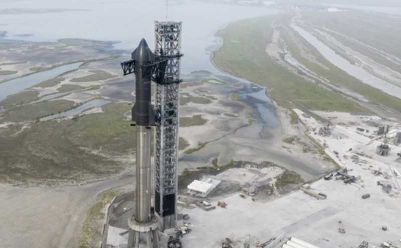 SpaceX's Starship, a company owned by billionaire Elon Musk, on the launcher. Photo: Xinhua