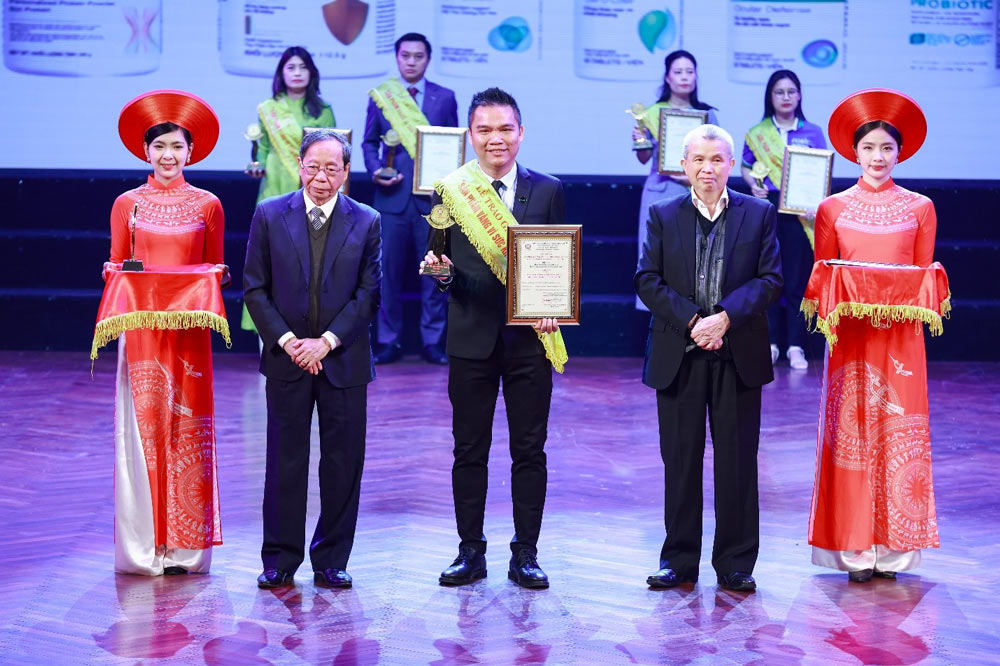 Herbalife Vietnam won the "Golden Product for Community Health" award for the 10th consecutive year. Photo: Provided by the enterprise