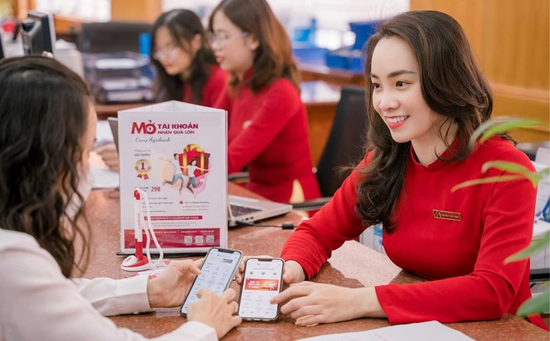 Agribank female union member promotes her capacity and achieves high results. Photo: Agribank