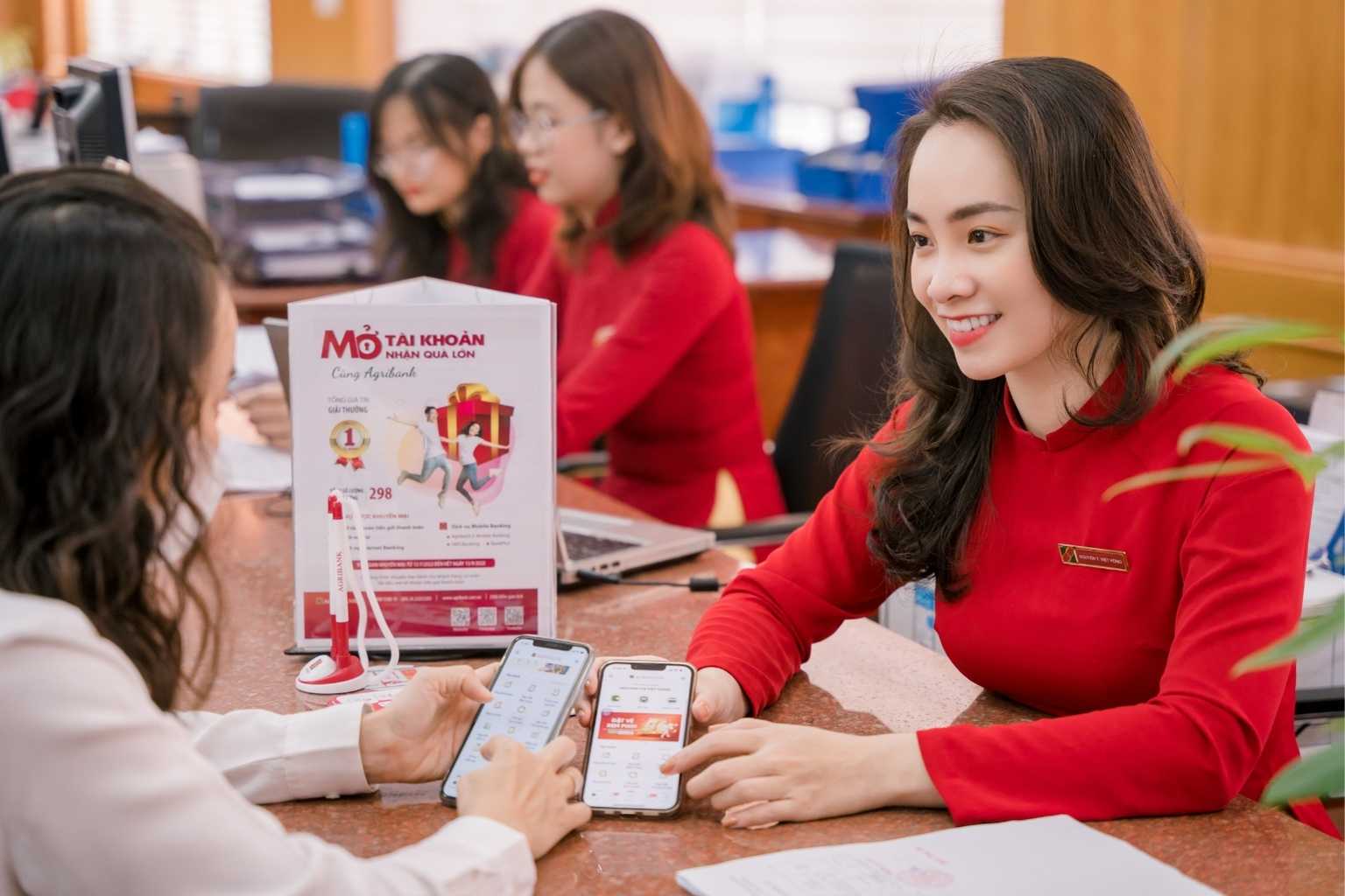 Nu lao dong Agribank khong ngung hoc hoi, nang cao trinh do chuyen mon. Anh: Agribank