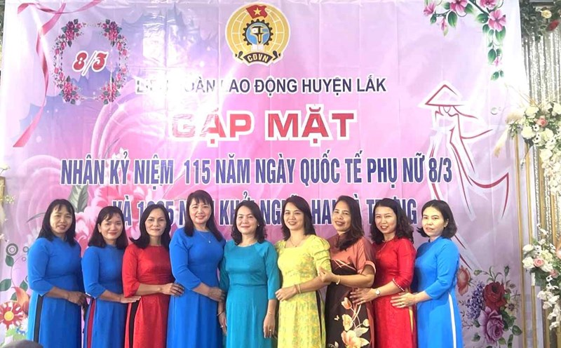The Lak District Labor Union (Dak Lak Province) organized a seminar to celebrate the 115th anniversary of International Women's Day on March 8. Photo: Bao Trung