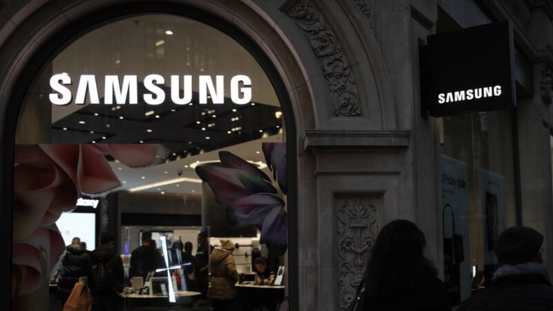 Samsung is said to be looking for someone with a relationship with Mr. Trump to lead the public relations department in North America. Photo: Xinhua