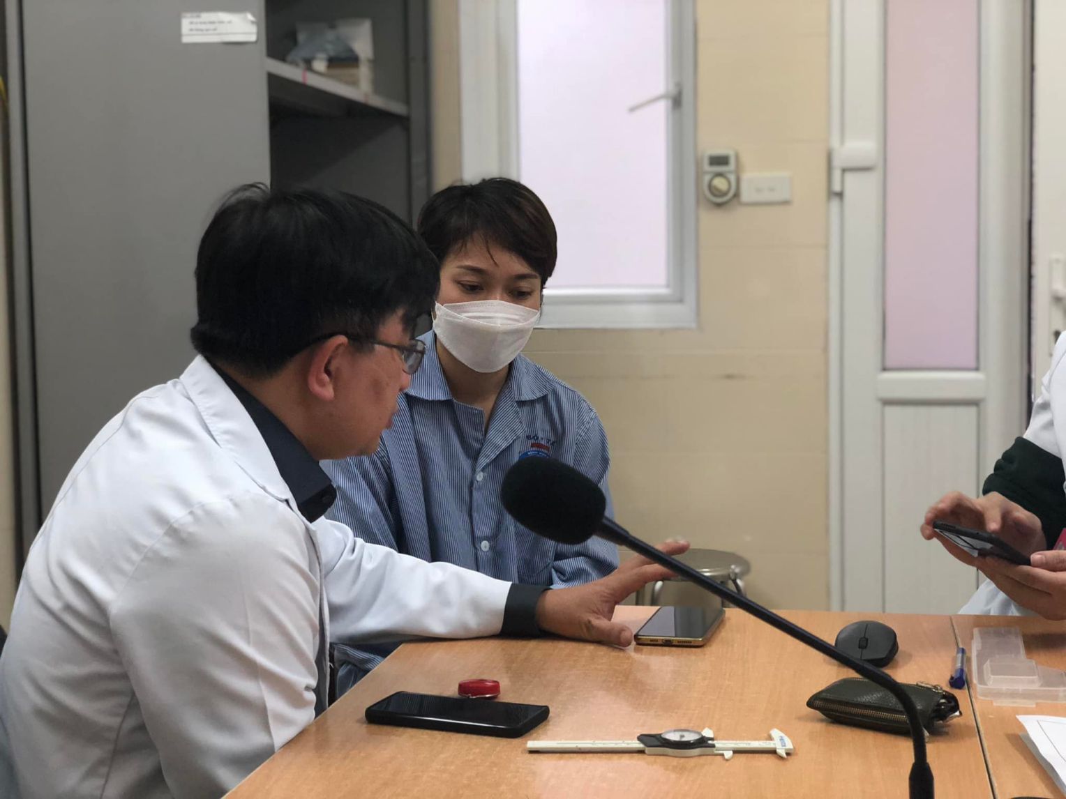 Doctor of the Department of Obstetrics and Gynecology at Hospital K discussed with the patient. Photo: Hoang Minh
