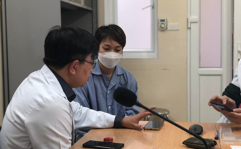Doctor of the Department of Obstetrics and Gynecology at Hospital K discussed with the patient. Photo: Hoang Minh