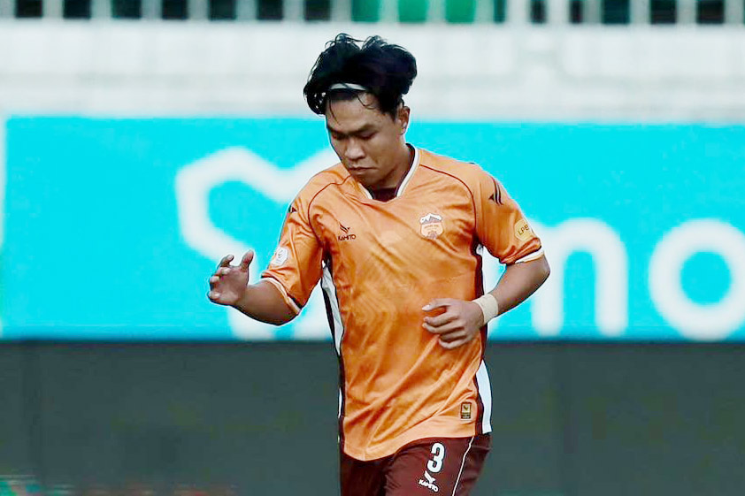 Center back Pham Ly Duc is in the Vietnam national team for the first time. Photo: HAGL