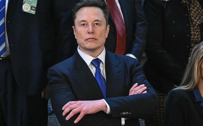 Mr. Trump affirmed that Mr. Elon Musk must not arbitrarily decide on US personnel or policies. Photo: AFP