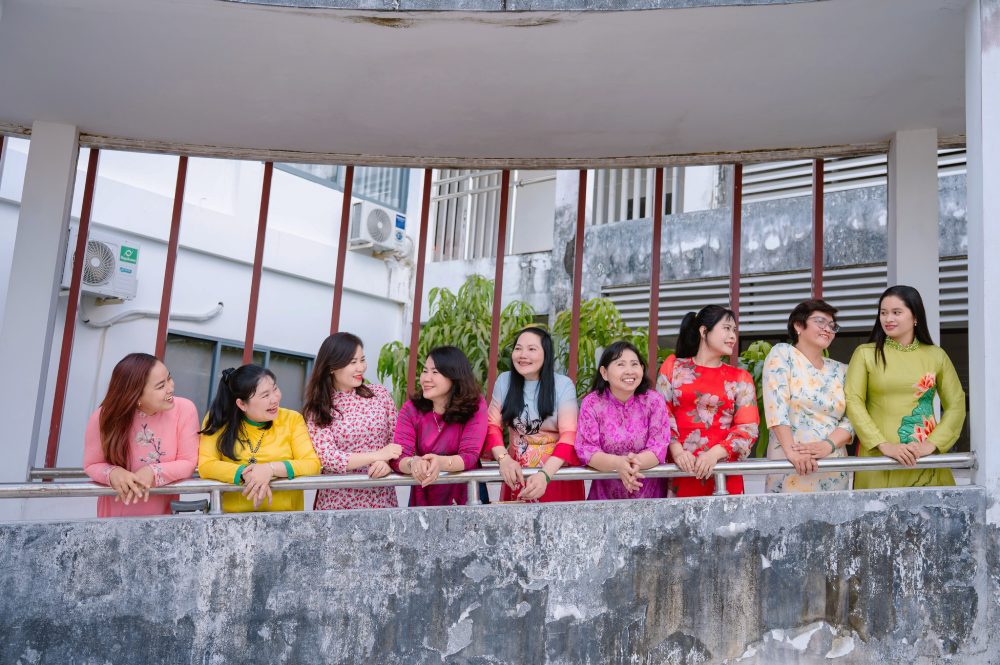 Nu cuoi luon no tren moi cua cac phu nu khuyet tat. Anh: