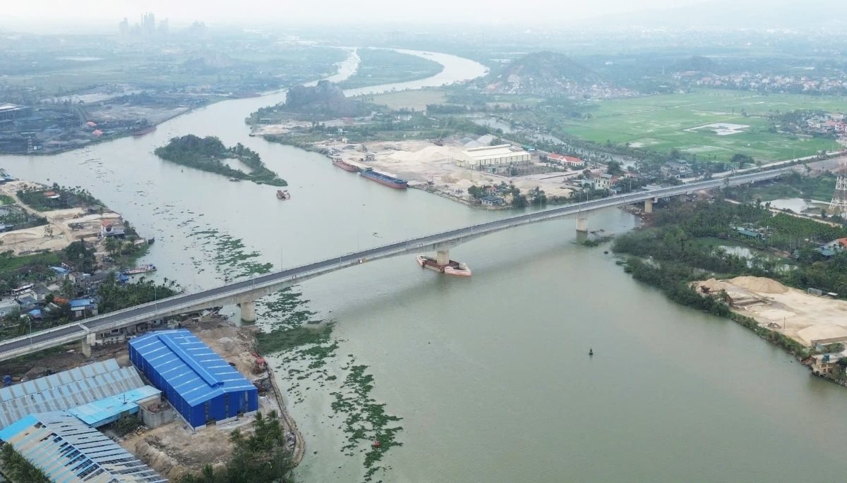 After more than 2 years of construction, the Lai Xuan bridge project (Hai Phong) is about to reach the finish line. Photo: Hoang Khoi