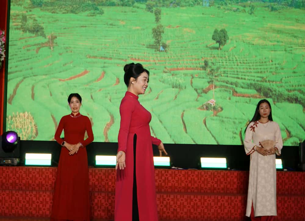 Female union members perform in traditional ao dai. Photo: Thanh Tuan