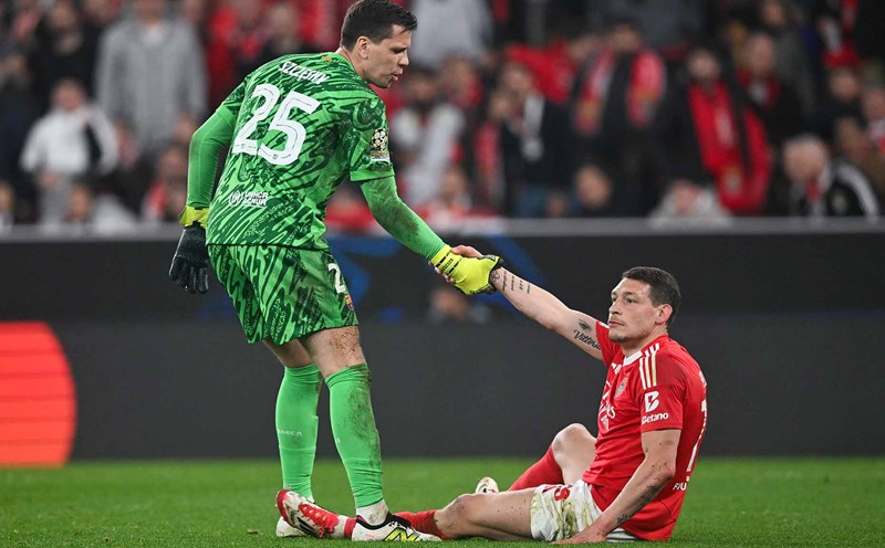 Wojciech Szcnesy had an excellent match to help Barca defeat Benfica when they were short-handed. Photo: AFP