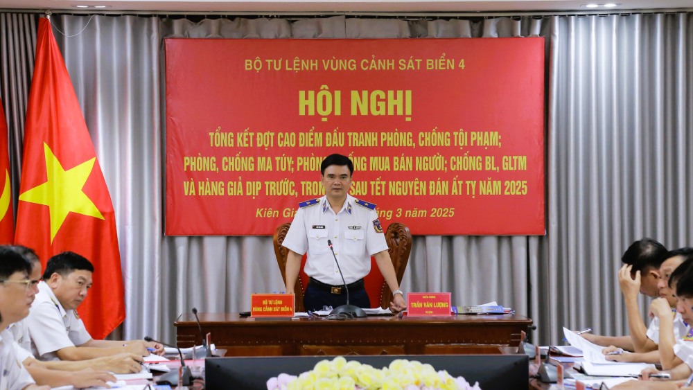 Thieu tuong Tran Van Luong, Tu lenh Vung Canh sat bien 4 phat bieu ket luan hoi nghi. Anh: BTL Vung CSB4