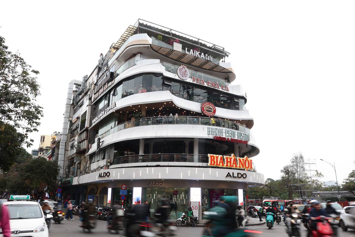 Understanding the Shark's trust building to keep the entire space of Hoan Kiem Lake
