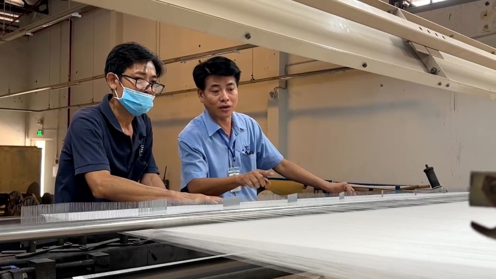 Union officials and colleagues create a process to improve fiber ponds to help improve production efficiency.