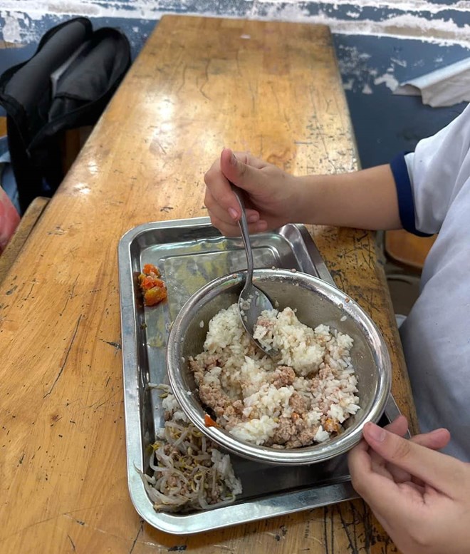 Xác minh tố cáo trường học ở Nha Trang bớt suất ăn bán trú