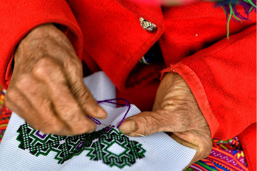 Taking care of the mountain tourist area (Ha Giang)